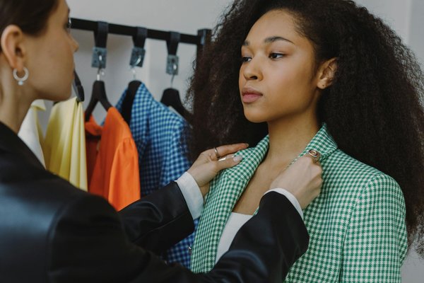 Was sind die neuesten Modetrends für Frauen?